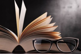 AI文案生成器：开启创意之门的语言魔法师